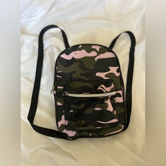 Camo mini backpack. - Picture 4 of 5